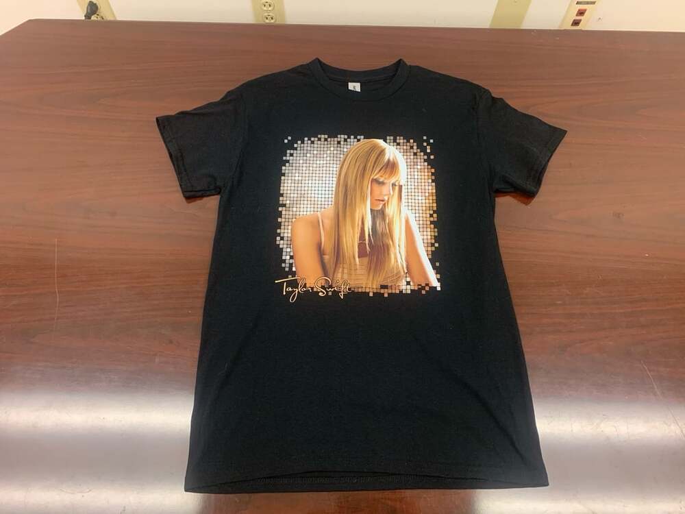 Taylor Swift Speak Now Tour Graphic T-Shirt Black Size Small
